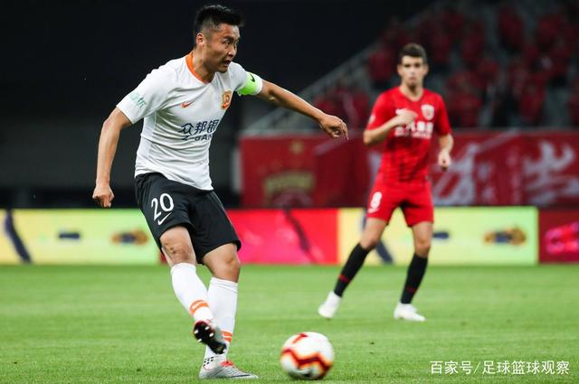 大连一方对阵武汉卓尔，争夺进一步积分