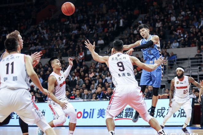 沙巴体育注册入口-韩国篮球明星球员受伤退赛，球队备战调整策略(韩国的篮球明星)